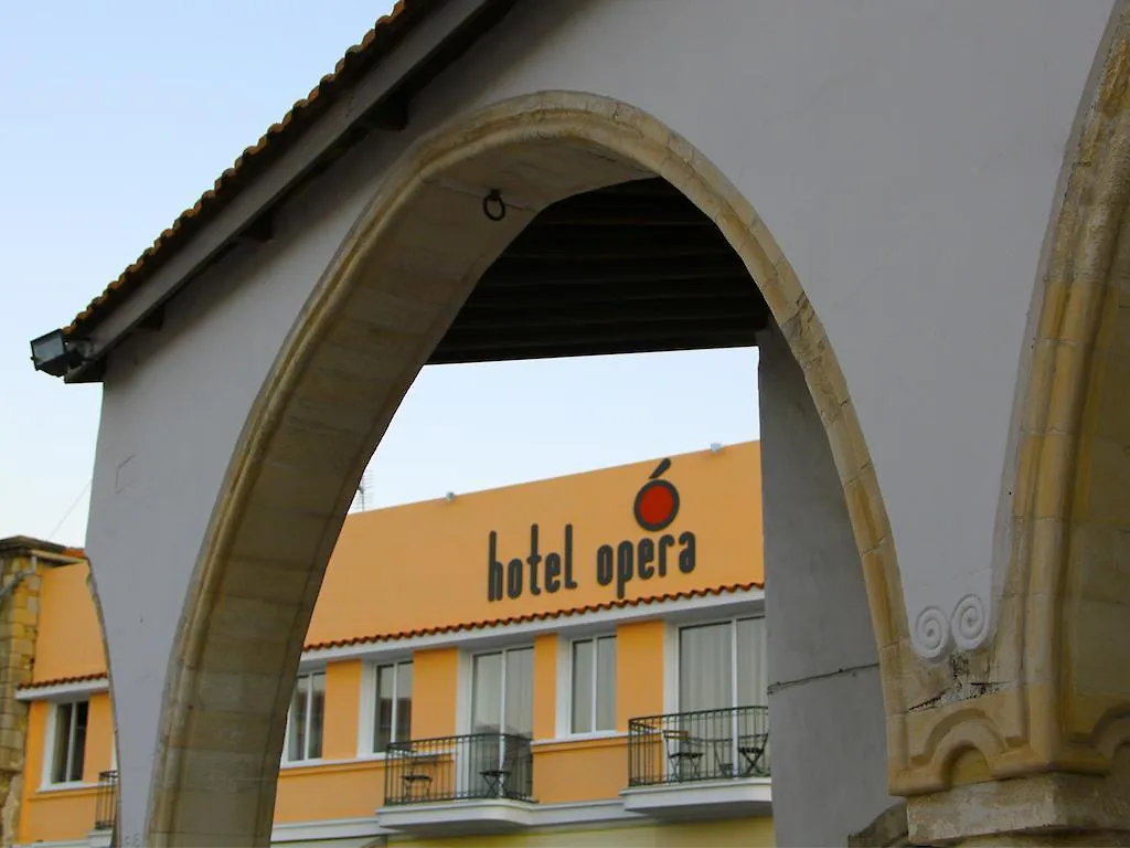 לרנקה Hotel Opera